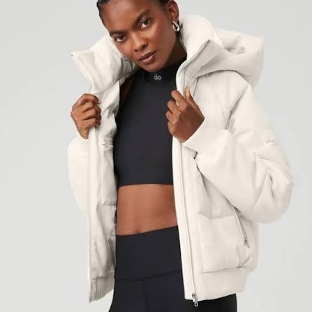 Jacket Trends Through the Decades: A Women's Fashion Evolution